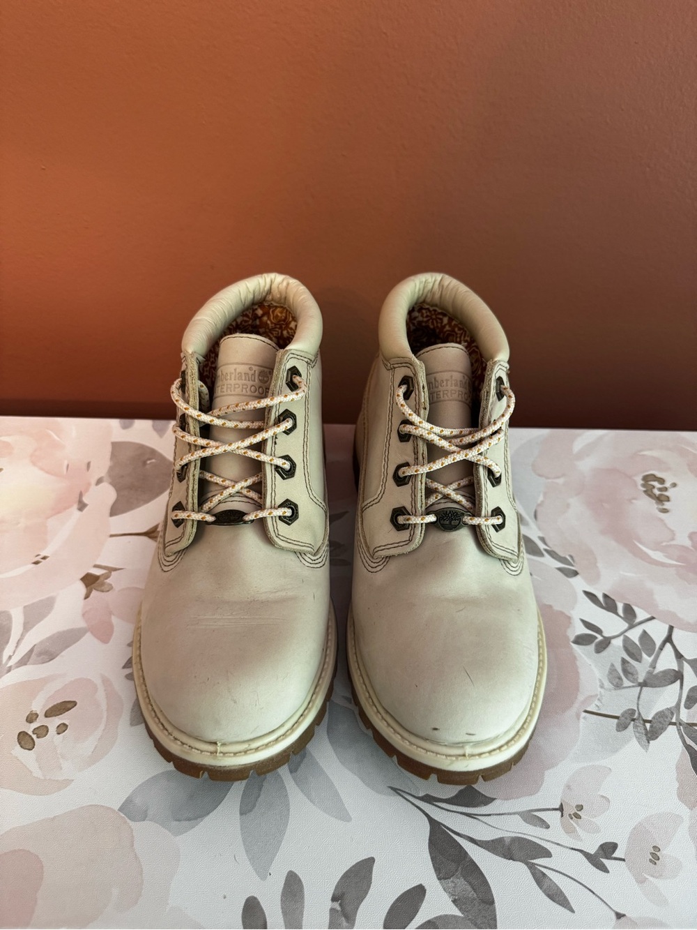 Women’s Timberland Waterproof Boots – Size 6– Ivory/Cream